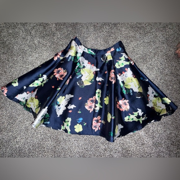 Dancing queen blue floral skirt - Picture 4 of 5